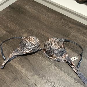 Victoria Secret Miraculous Underwire Padded Plunge Bra Size 34C 16B0